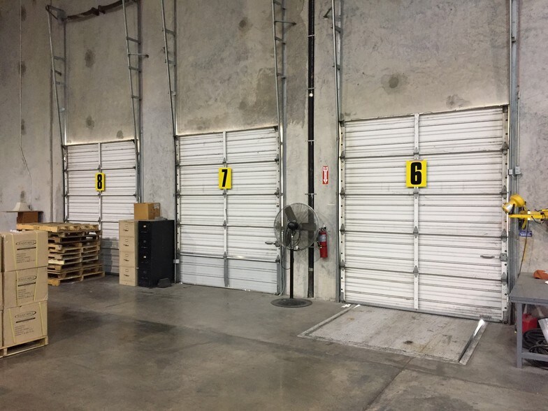 More Photos Of 2840 Commodore Dr, Carrollton Warehouse For Lease