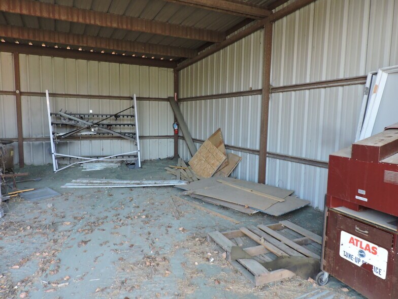 More Photos Of 920 W Mason St, Mabank Manufacturing For Sale