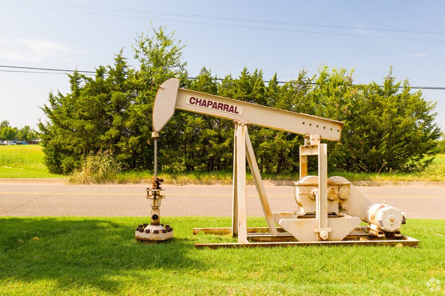 More Photos Of 701 Cedar Lake Blvd, Oklahoma City Office For Lease