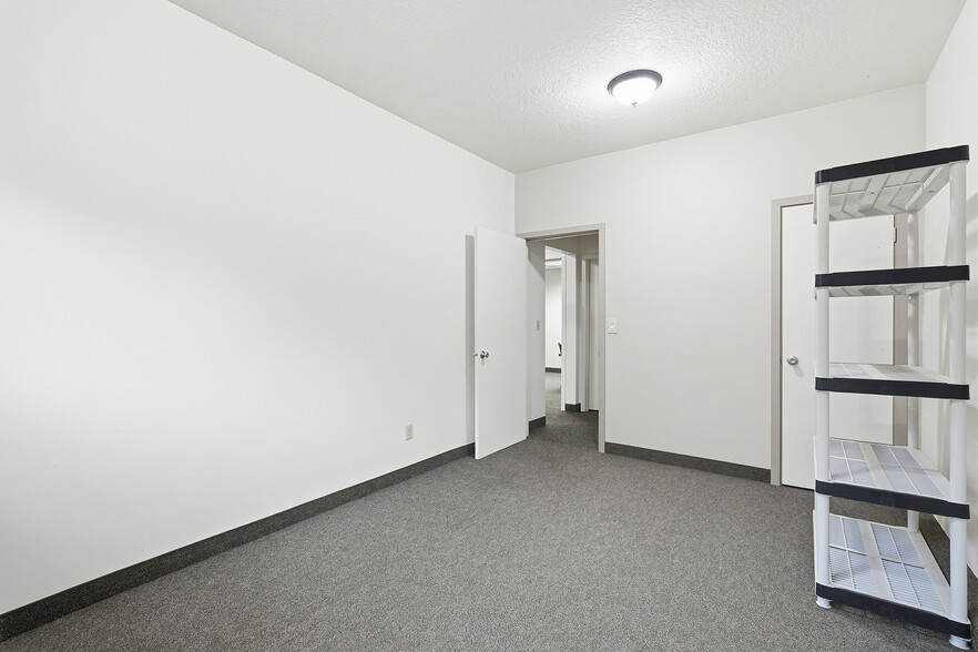 More Photos Of 3004 SE 50th Ave, Portland Office For Sale