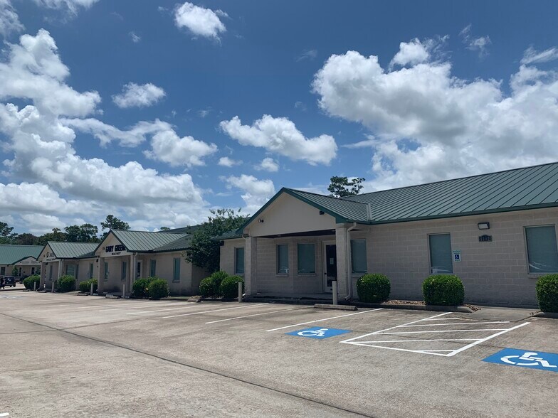 More Photos Of 1110 S Friendswood Dr, Friendswood Unknown For Lease