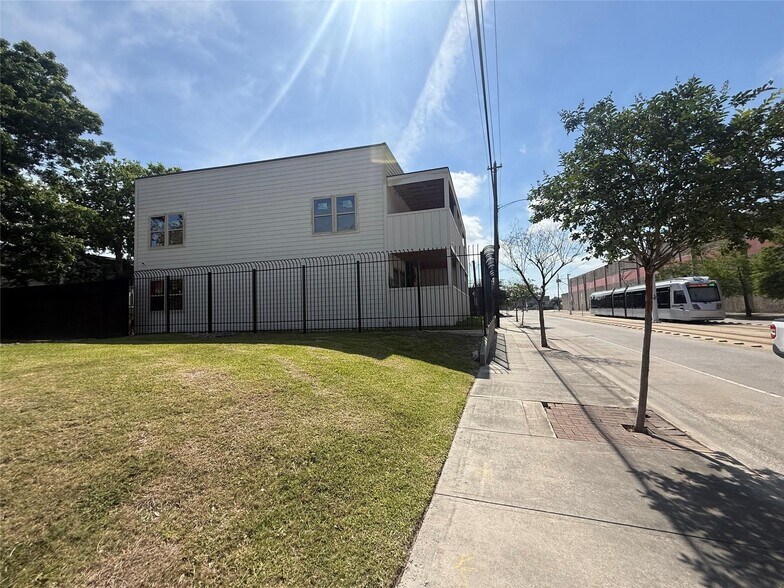 More Photos Of 3917 Harrisburg Blvd, Houston Multifamily For Sale