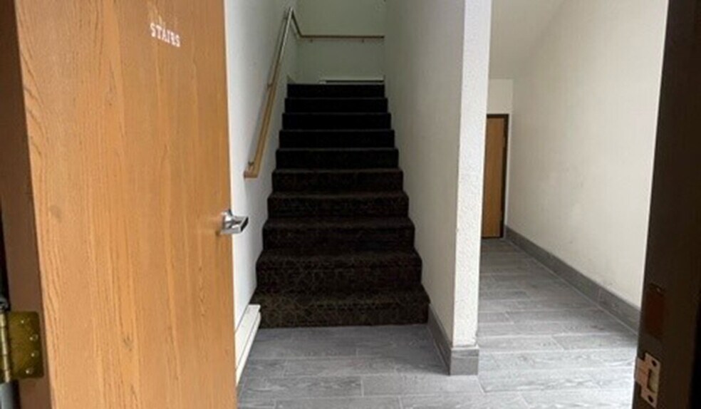 More Photos Of 717 E Bannerman Ave, Redgranite Hotel For Sale