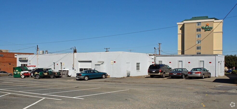 More Photos Of 4905 W Marshall St, Richmond Light Distribution For Lease