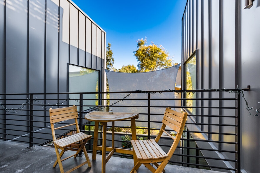 More Photos Of 2478 Penmar Ave, Venice Dormitory For Sale