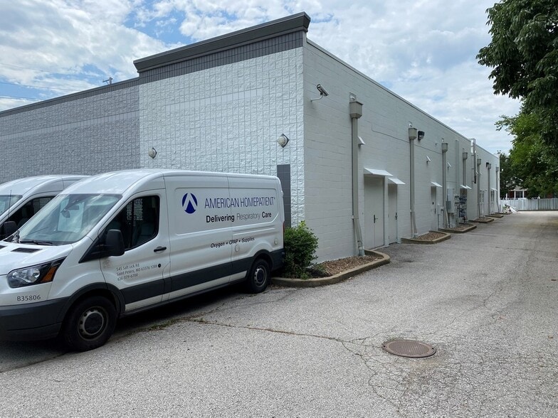 More Photos Of 551 Salt Lick Rd, Saint Peters Storefront For Lease