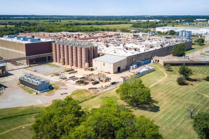 More Photos Of 41501 Wolverine Rd, Shawnee Manufacturing For Sale