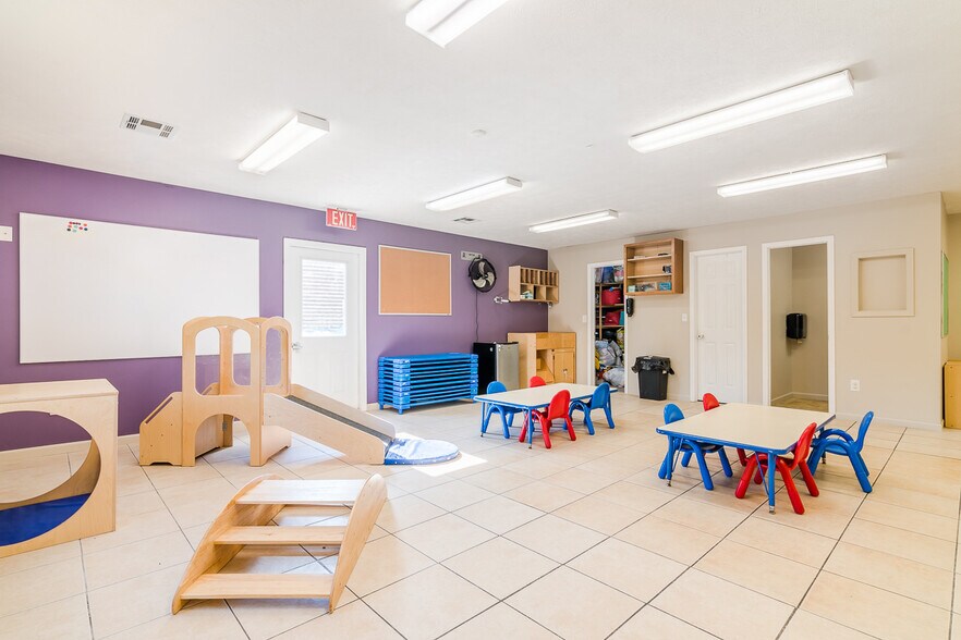 More Photos Of 17656 Old Post Rd, Wamego General Retail For Sale