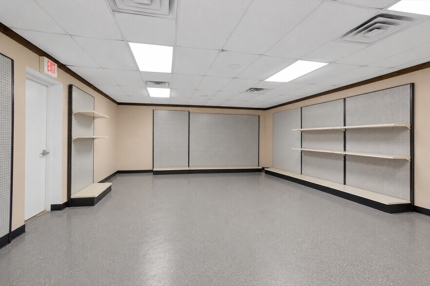 More Photos Of 11003 Willis Waukegan Rd, Conroe Light Distribution For Sale