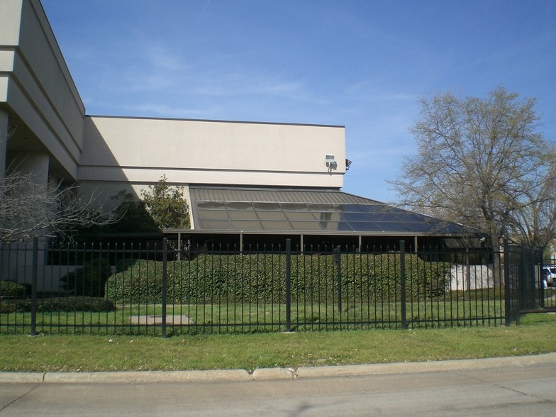 More Photos Of 11333 Pagemill Rd, Dallas Distribution For Sale