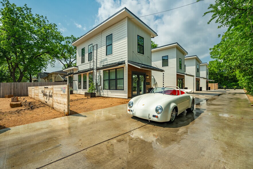 Primary Photo Of 511 S 10th St, Waco Specialty For Sale