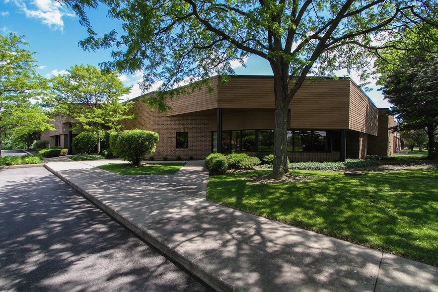 More Photos Of 250-252 Chaddick Dr, Wheeling Warehouse For Sale