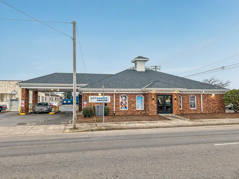 More Photos Of 411 Pacific Ave, Tillamook Office For Sale