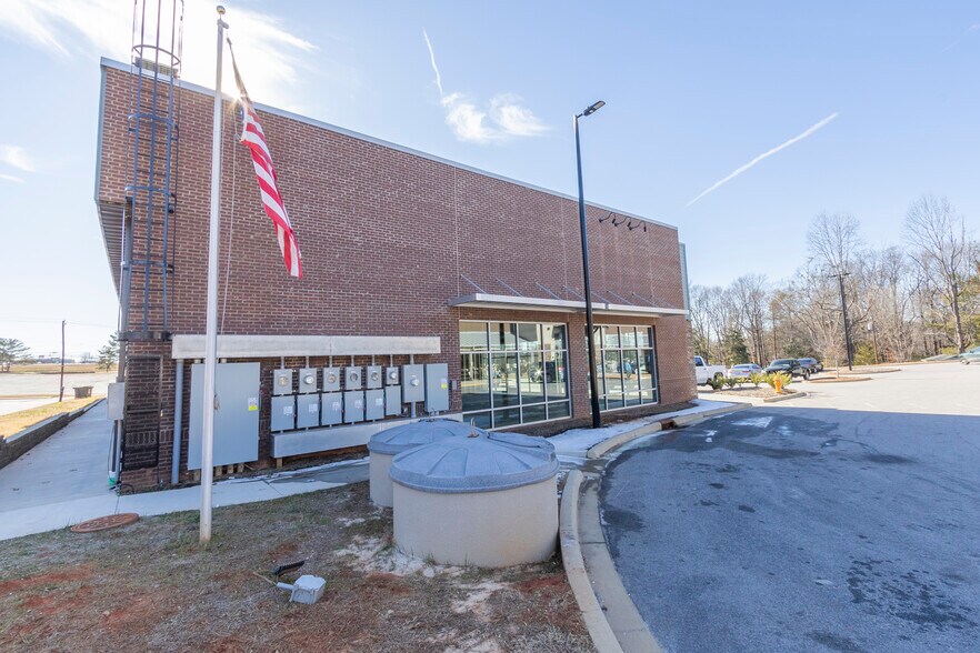 More Photos Of 6516 State Park Rd, Travelers Rest Storefront For Lease