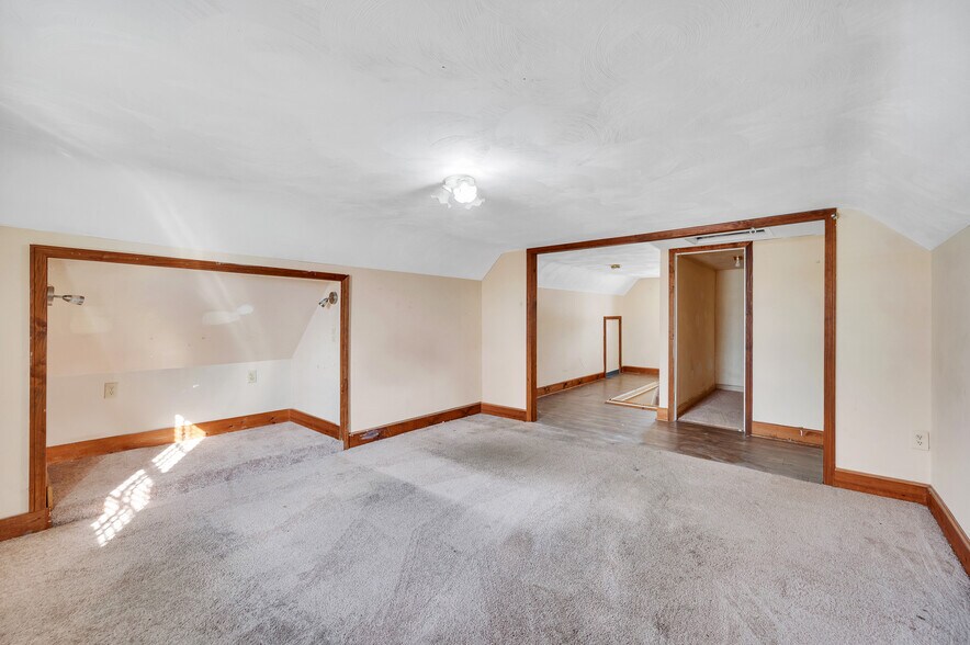 More Photos Of 941 Farmington Ave, Bristol Office Residential For Sale