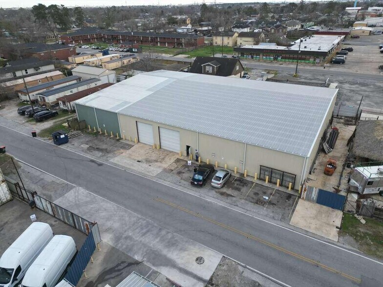 Primary Photo Of 705 Freeport St, Houston Warehouse For Sale