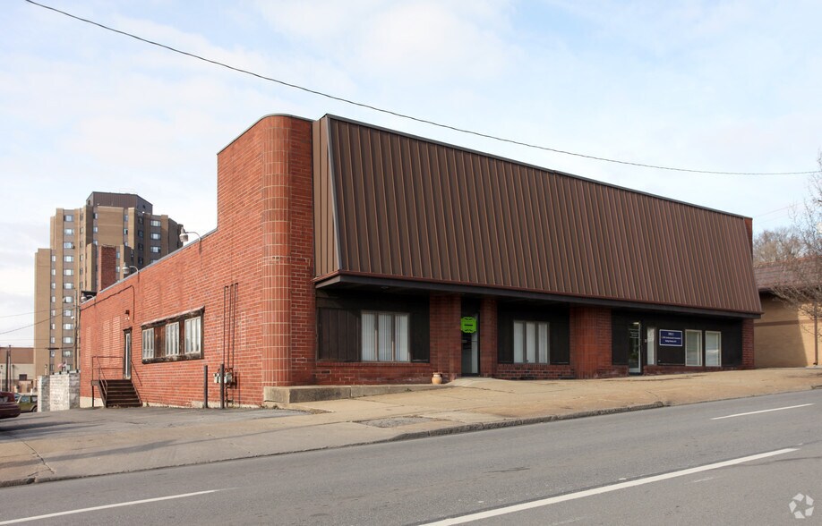 Primary Photo Of 227 N Jefferson St, New Castle Medical For Sale