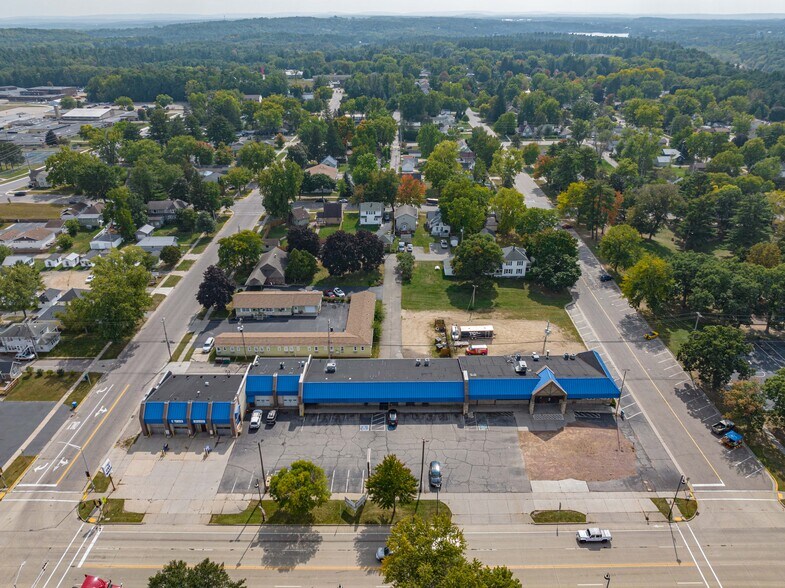 More Photos Of 802 Broadway, Wisconsin Dells Storefront Retail Office For Sale