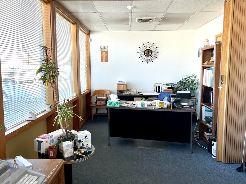 More Photos Of 524 SW 12th St, Pendleton Industrial For Sale