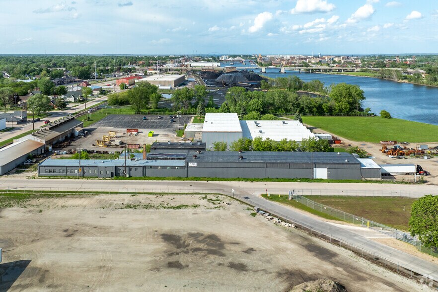 More Photos Of 200 9th St, Green Bay Warehouse For Lease