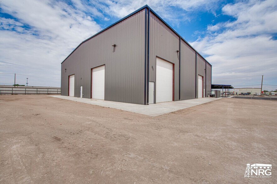 More Photos Of 1602 S Midkiff Rd, Midland Warehouse For Lease