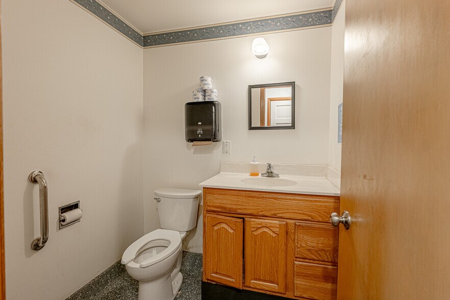More Photos Of 127 W Main St, Belleville Restaurant For Sale