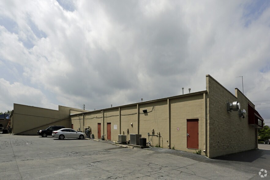 More Photos Of 803-817 E Williams St, Apex Unknown For Lease