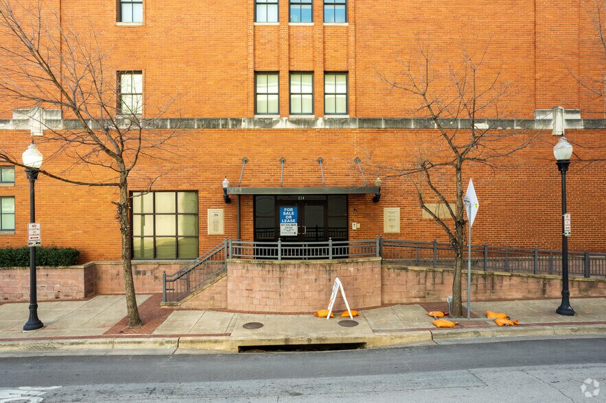 More Photos Of 210 E 7th St, Fort Worth Office For Lease