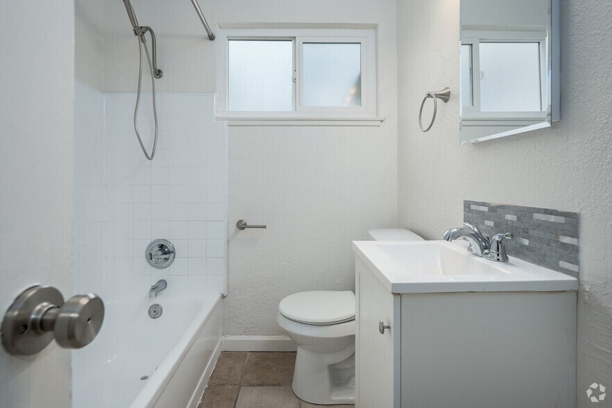 More Photos Of 3130-3132 3rd Ave, Sacramento Apartments For Sale