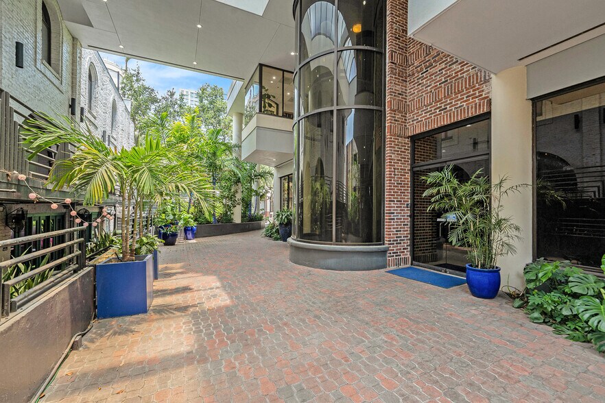 More Photos Of 240 1st Ave S, Saint Petersburg Loft Creative Space For Sale