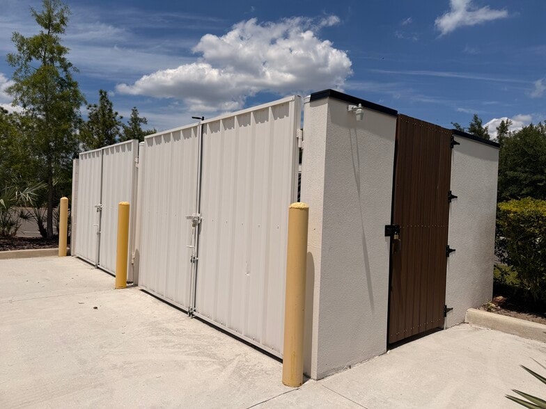 More Photos Of 5628 Circa Fishhawk Blvd, Lithia General Retail For Lease