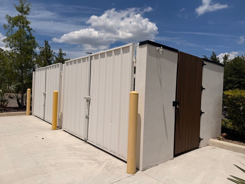 More Photos Of 5638 Circa Fishhawk blvd, Lithia General Retail For Lease