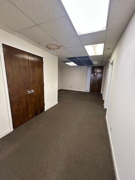More Photos Of 7161 N Cicero Ave, Lincolnwood Office For Lease