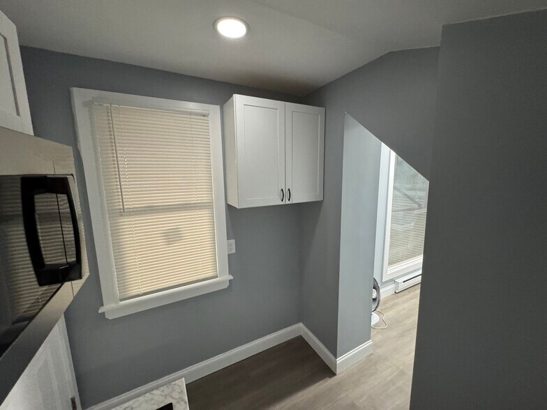 More Photos Of 15 E Farm St, Waterbury Warehouse For Sale