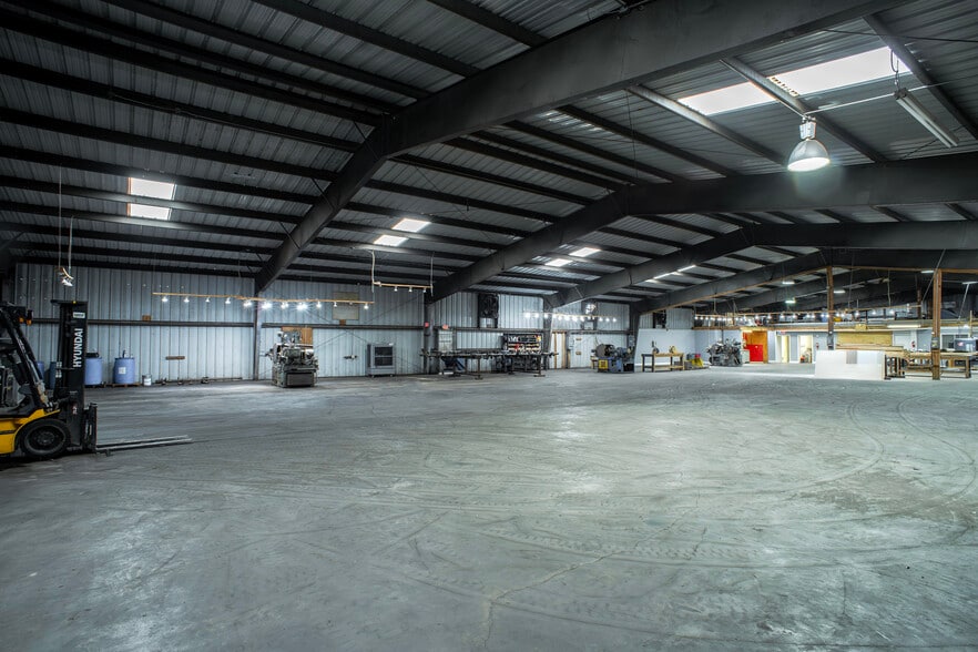 More Photos Of 910 Brenda St, Houston Warehouse For Sale