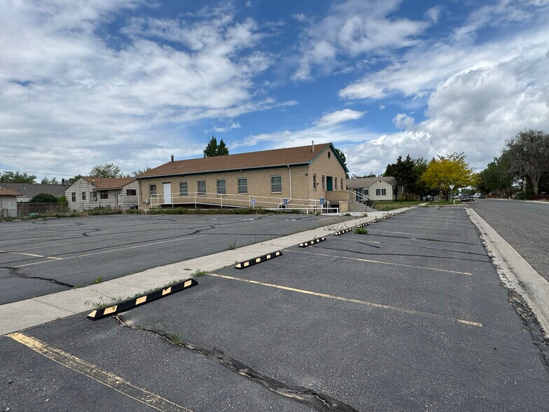 More Photos Of 402 S 7th St E, Riverton Flex For Sale