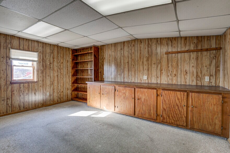 More Photos Of 127 Cherry St, Johnson City Industrial For Sale