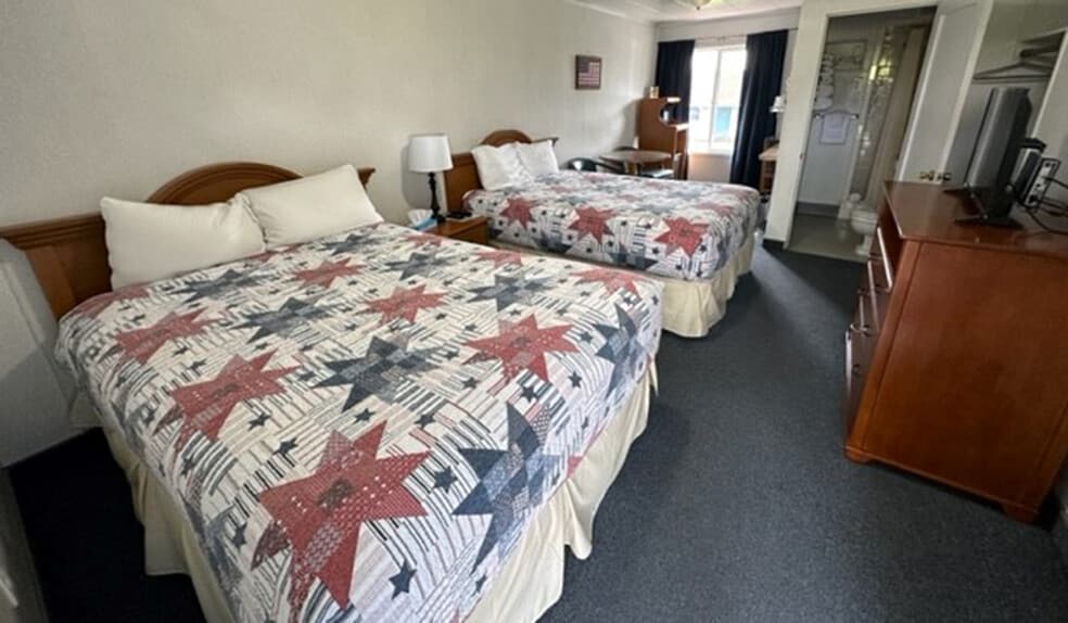 More Photos Of 787 N Central Blvd, Coquille Hotel For Sale