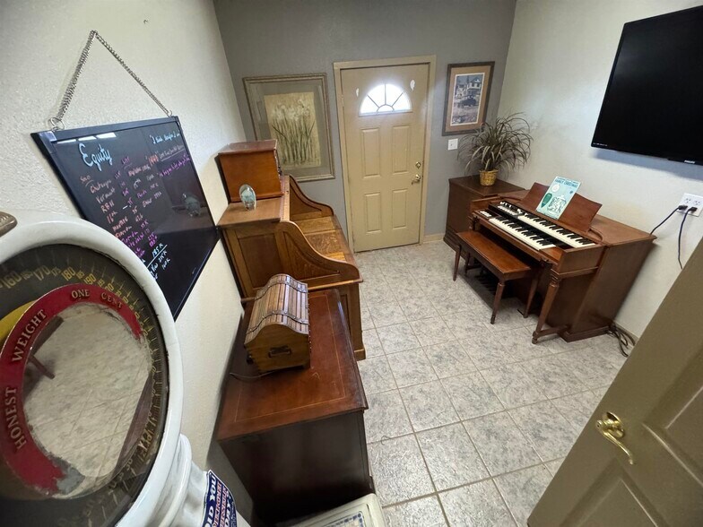 More Photos Of 1909 Indian Wells Rd, Alamogordo Loft Creative Space For Sale