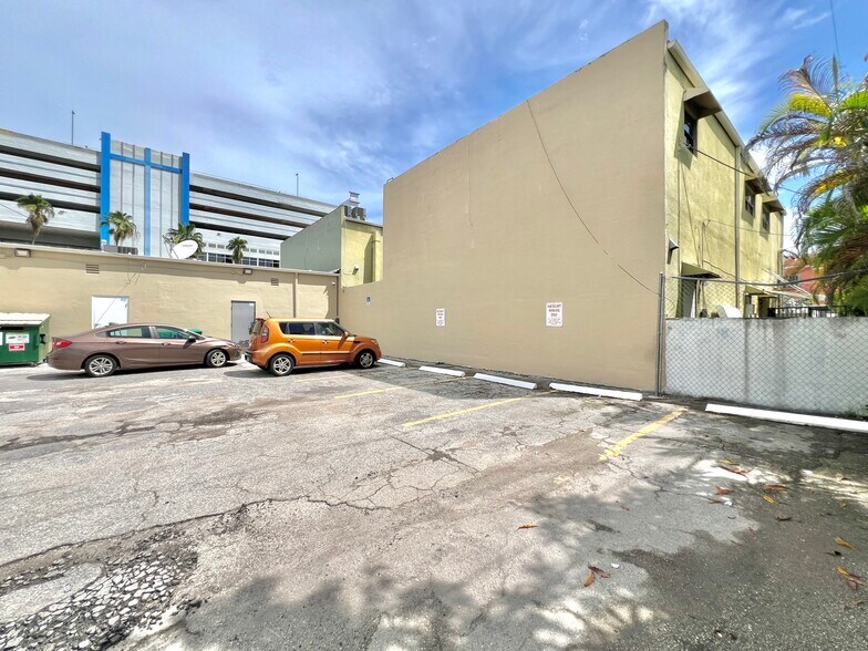 More Photos Of 3390 SW 22nd St, Miami Storefront Retail Office For Lease