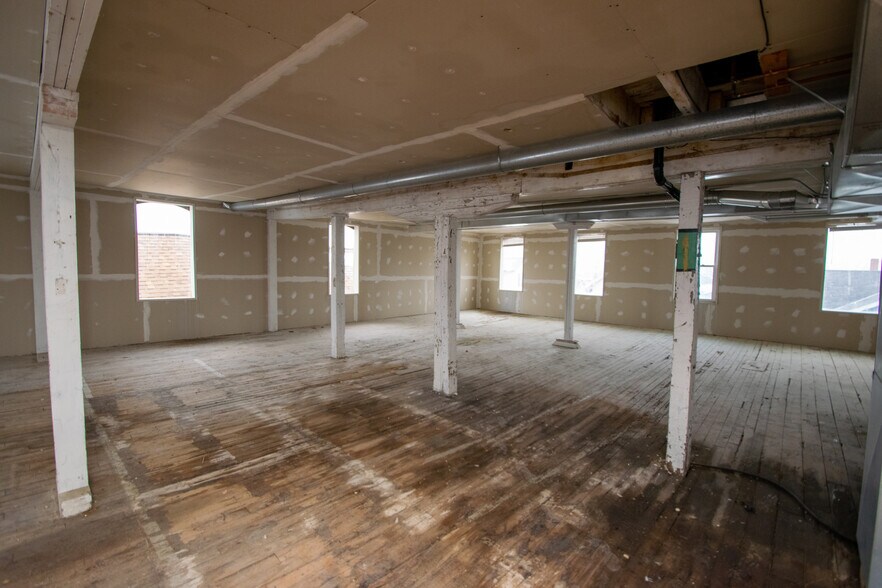 More Photos Of 300 4th St, Algoma Apartments For Sale