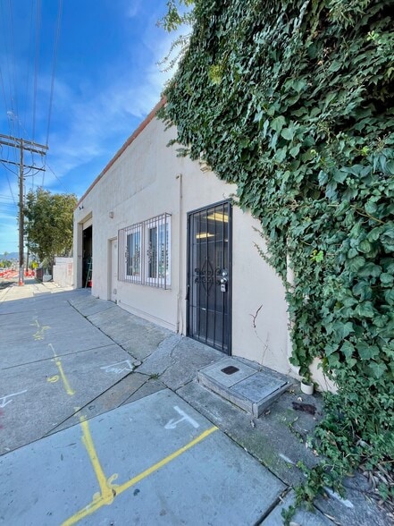 More Photos Of 821 Main St, El Cajon Office For Lease