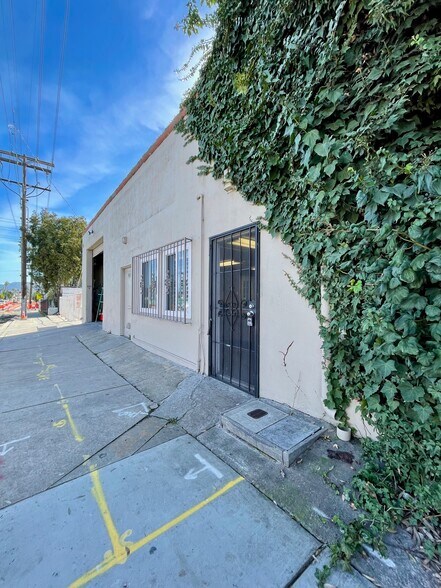 More Photos Of 821 W Main St, El Cajon Flex For Lease