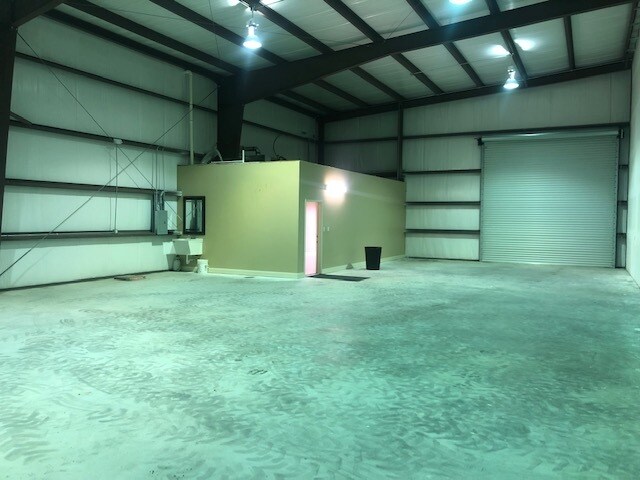 More Photos Of 2837 Tifton St, Kenner Light Distribution For Lease