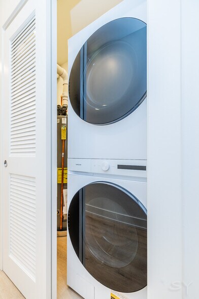 More Photos Of 6050 Eberhart ave, Chicago Apartments For Sale