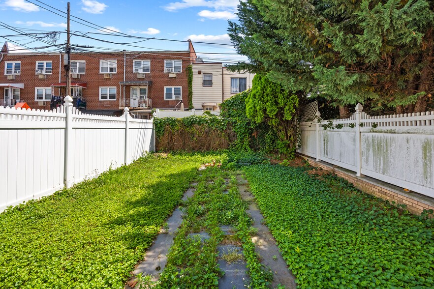 More Photos Of 7031 67th Pl, Glendale Multifamily For Sale