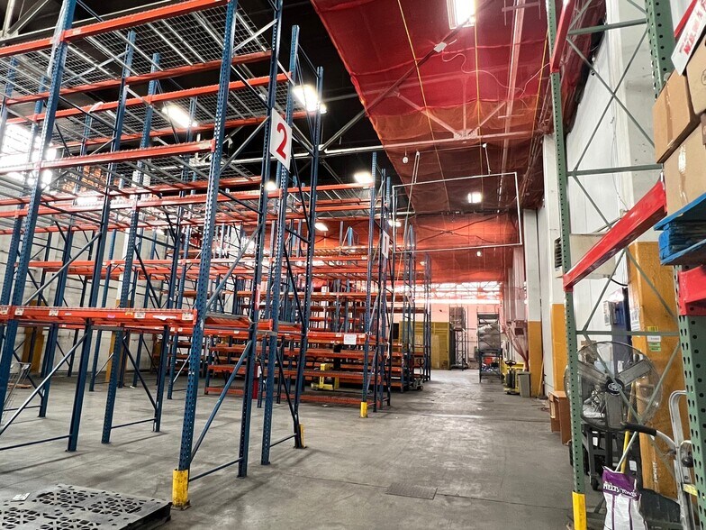 More Photos Of 57-07 49th Pl, Maspeth Warehouse For Lease