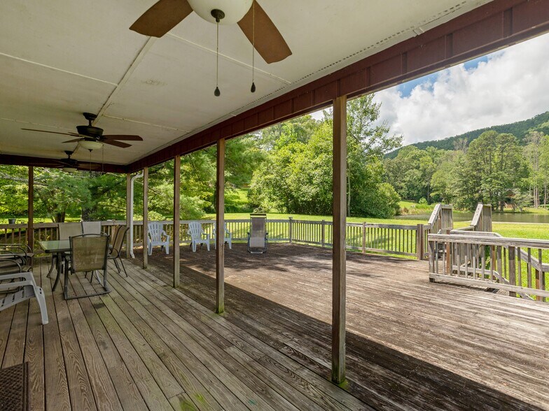 More Photos Of 8826 Boylston Hwy, Mills River Flex For Sale