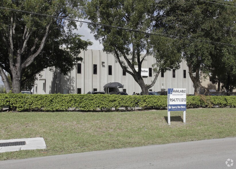 More Photos Of 1701 NW 33rd St, Pompano Beach Warehouse For Lease
