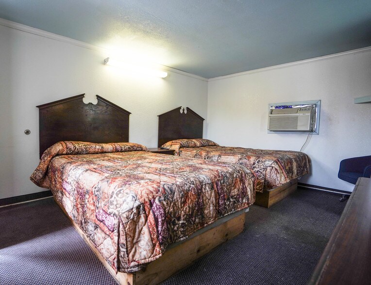 More Photos Of 1408 E Wise St, Bowie Hotel For Sale